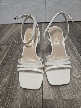 Unisa White Strappy Ankle-Tie Heeled Sandals 8.5